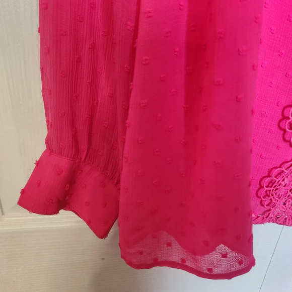 TORRID Chiffon  Clip Dot Ruffle Neck Tie Front Top in Pink Peacock - Size 1 - Picture 7 of 13